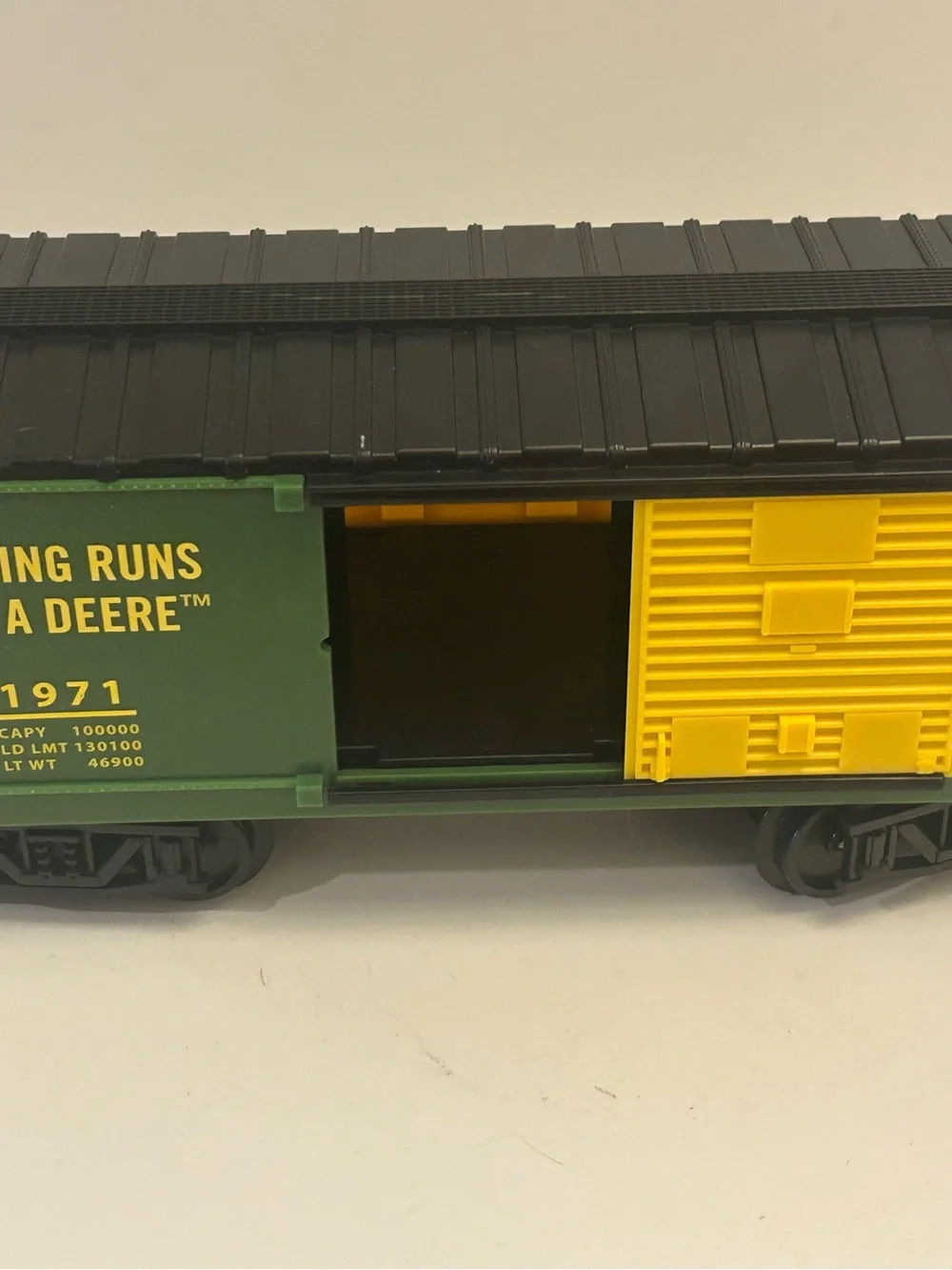 Lionel Trains John Deere Ready-to-Play Train Set RC